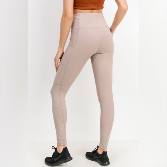 Highwaist Essential Ribbed Leggings with Pockets - Picture 2 of 6